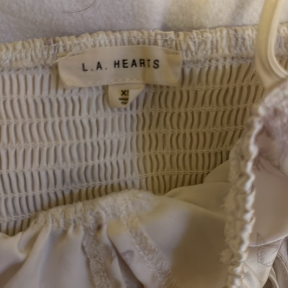 White corset top with flower detail - Picture 3 of 4